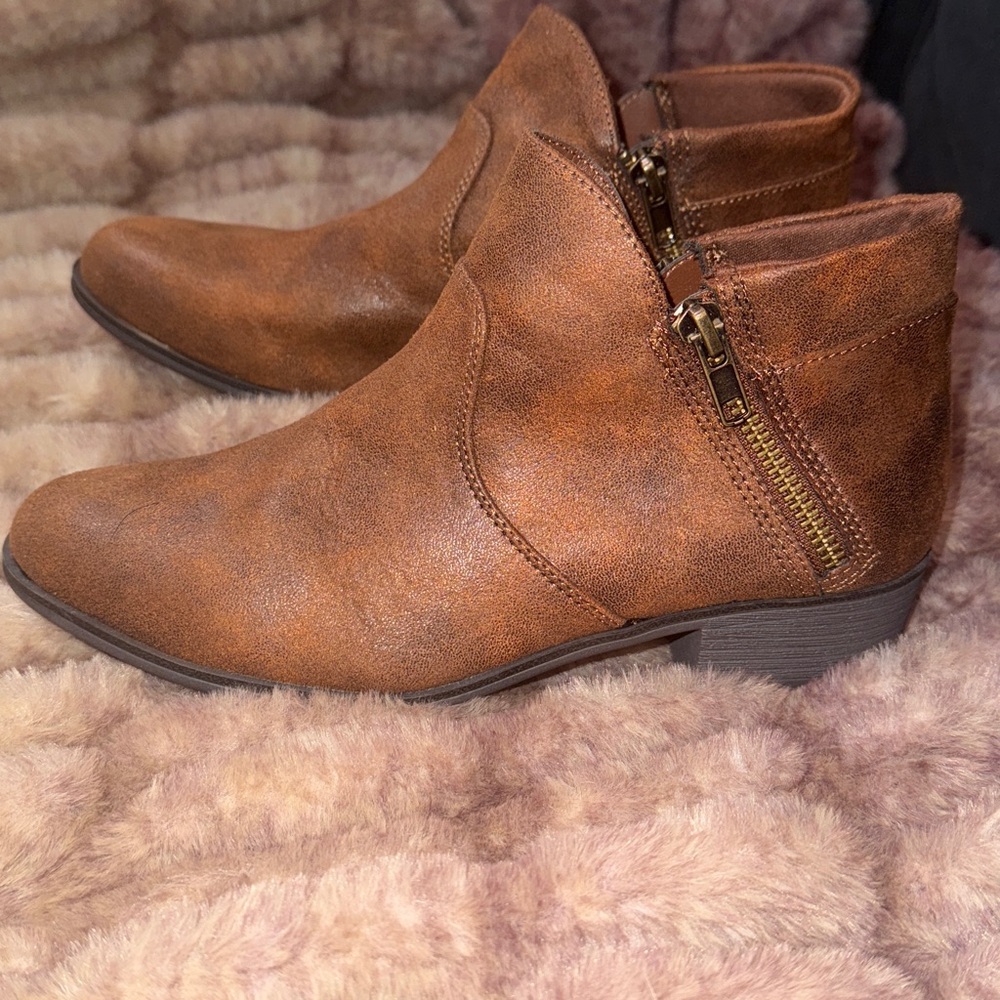 New Sun+Stone Womens Adelinee Brown Faux Leather zippered Ankle Boots Shoes,sz 6 - Picture 4 of 11